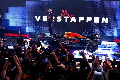 Max Verstappen sărbătorind victoria