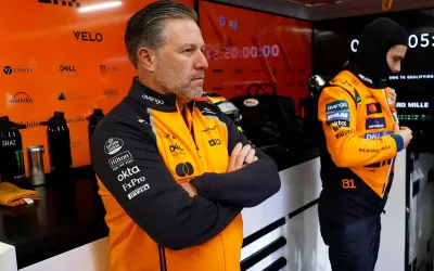 McLaren a recunoscut că a dat victoria pe mâna lui Verstappen la Qatar