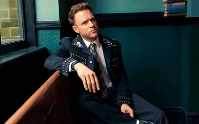 Olly Murs și The Ordinary Boys lansează piesa de Crăciun Christmas Starts Tonight