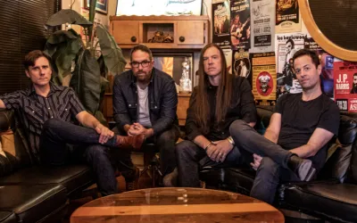 Jimmy Eat World anunță turneu în UK în 2026 pentru albumul 'Bleed American'