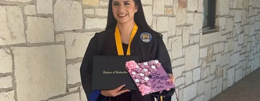 Studentă deportată în timp ce zbura acasă de Thanksgiving luptă să revină