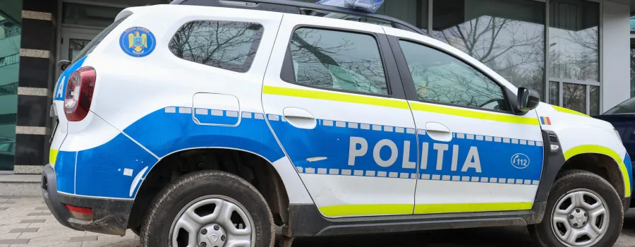 Tânăr arestat pentru că a intrat cu scuterul în tată și soră la înmormântare