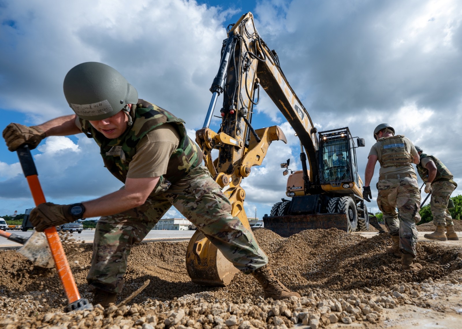 Imagine cu baza aeriană Kadena