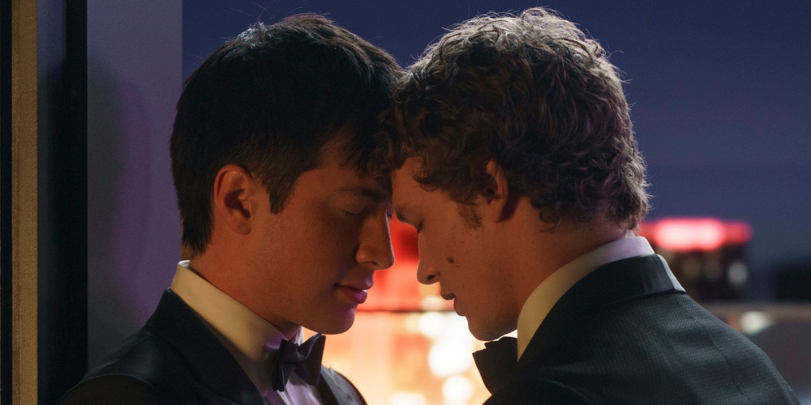 Hudson Williams și Connor Storrie în Heated Rivalry