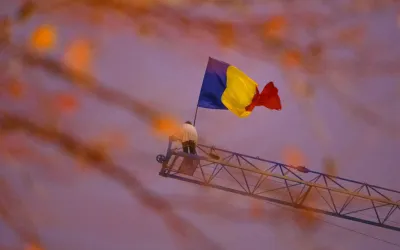 Stegarul Dac s-a urcat pe o macara și cere anularea turului doi