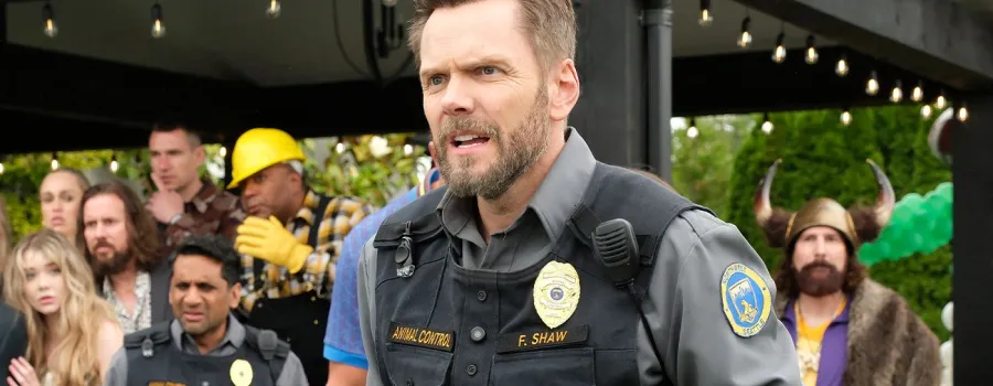 Joel McHale și echipa sa se întorc în posterul nou din Animal Control