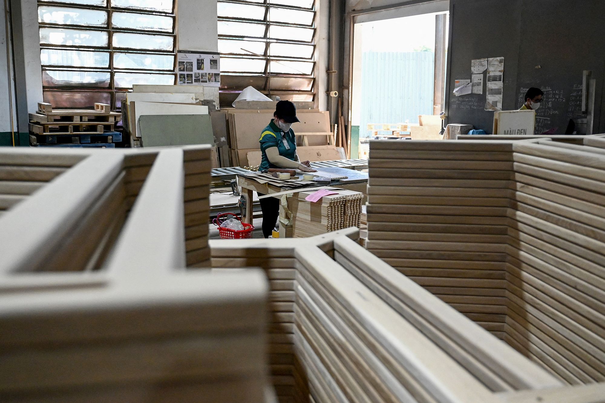 Cumpărători în magazin de Black Friday