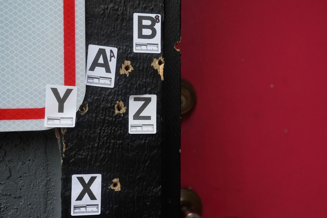 Investigația continuă la fața locului