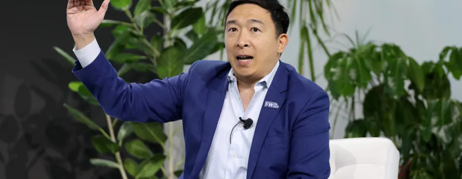 Andrew Yang: Inteligența artificială va elimina 40 milioane locuri de muncă