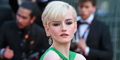 Drama cu Julia Garner laudată de critici ajunge pe Netflix România