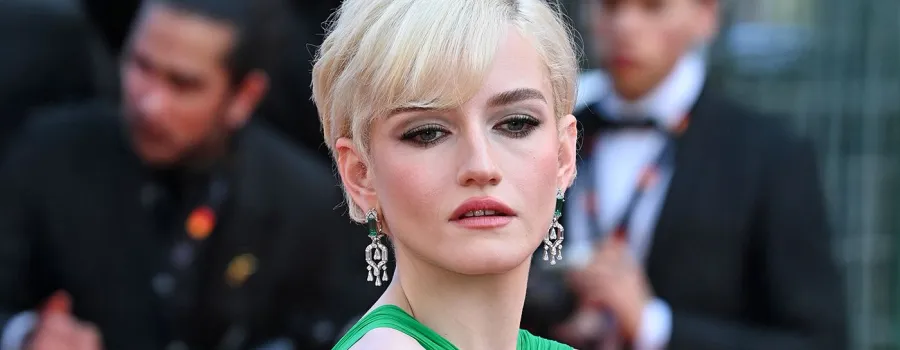 Drama cu Julia Garner laudată de critici ajunge pe Netflix România