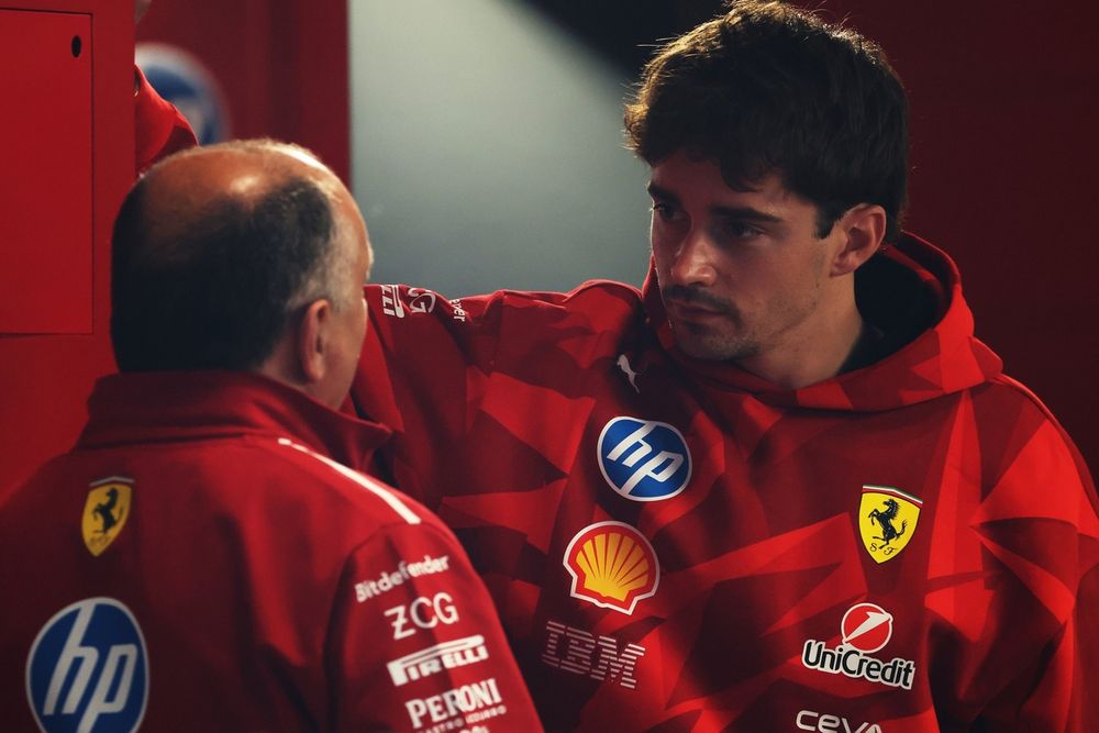 Charles Leclerc și Frederic Vasseur în paddock