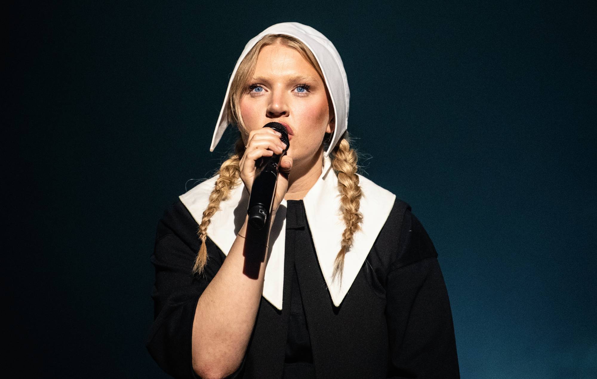 Self Esteem la spectacolul ei teatral ‘A Complicated Woman’