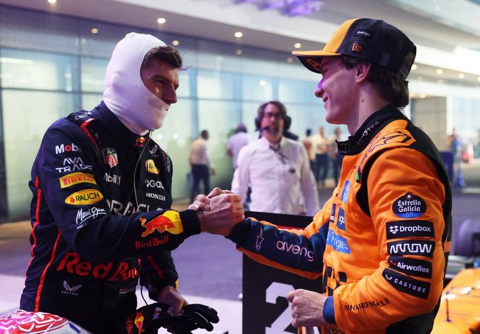 Max Verstappen și Oscar Piastri
