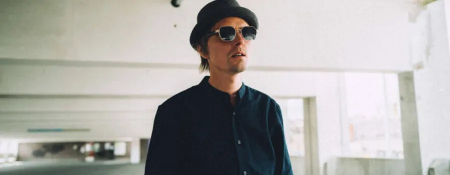 Liam Fender își încheie capitolul muzical cu "Here We Are"