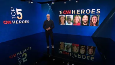 Anderson Cooper prezintă cum poți dona pentru Top 5 CNN Heroes