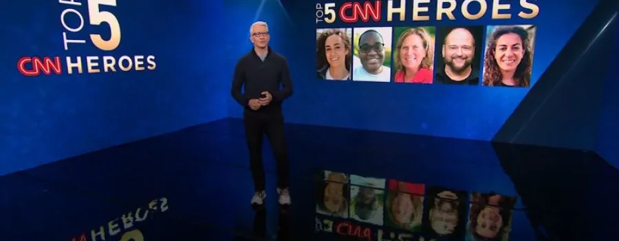 Anderson Cooper prezintă cum poți dona pentru Top 5 CNN Heroes