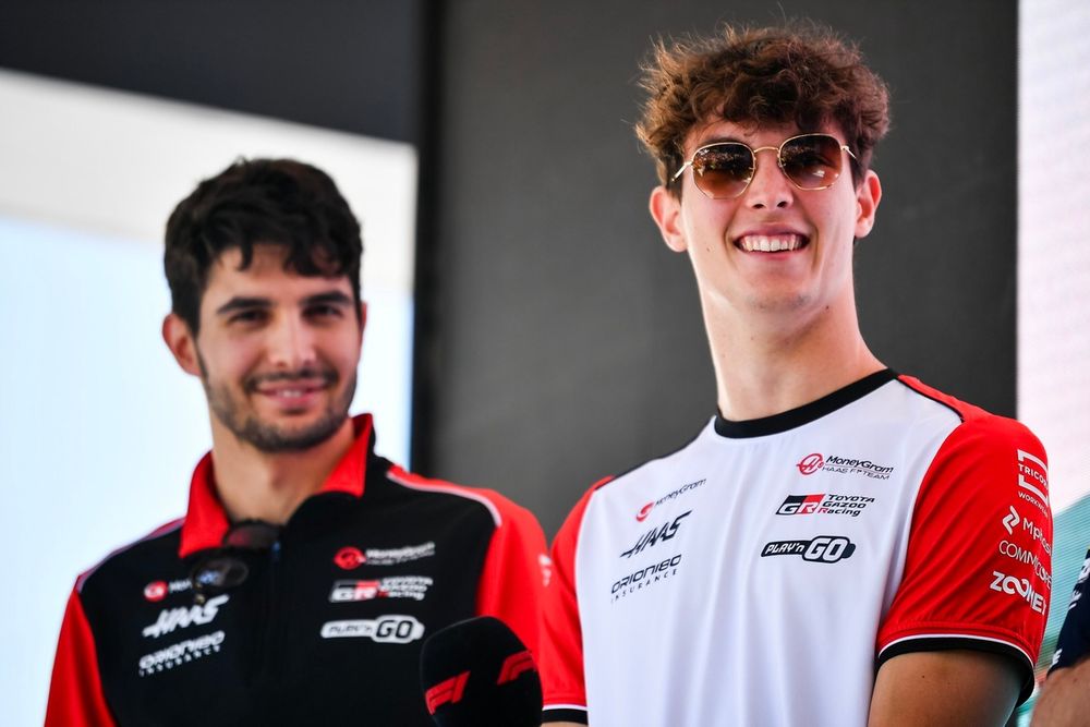 Ocon și Bearman la Haas