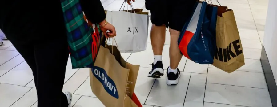 Economia K-shaped și inflația cresc vânzările de Black Friday în SUA