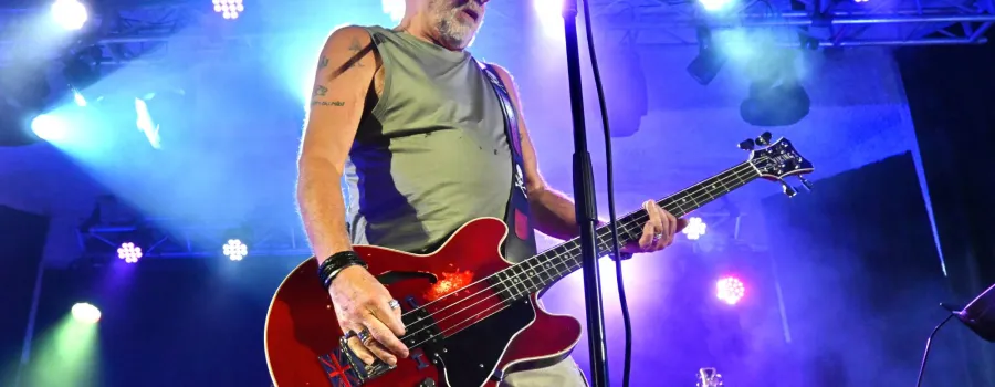 Peter Hook va marca 50 de ani de la concertul legendary Sex Pistols din Manchester
