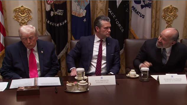 Trump pare să adoarmă în timpul unei ședințe de Cabinet