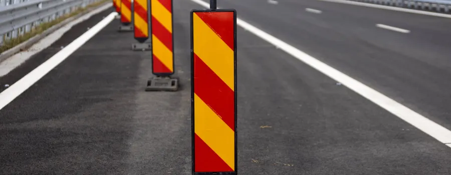 Restricții pe A1 și A2: benzi închise în mai multe intervale