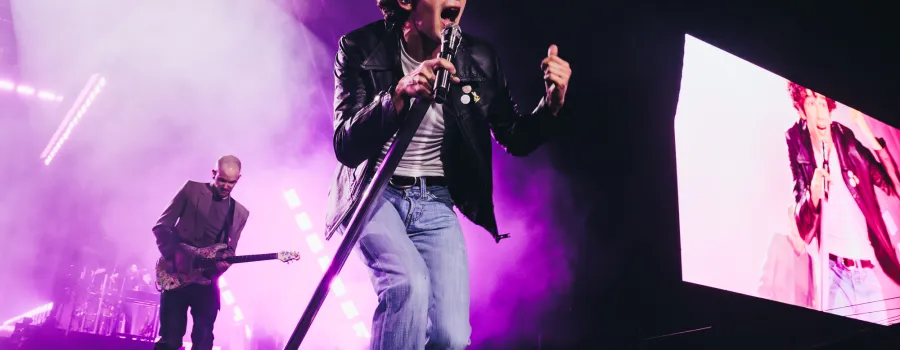 Matty Healy de la The 1975 va cânta la Newcastle pentru caritate