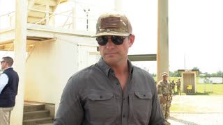 Pete Hegseth în timpul unei conferințe de presă