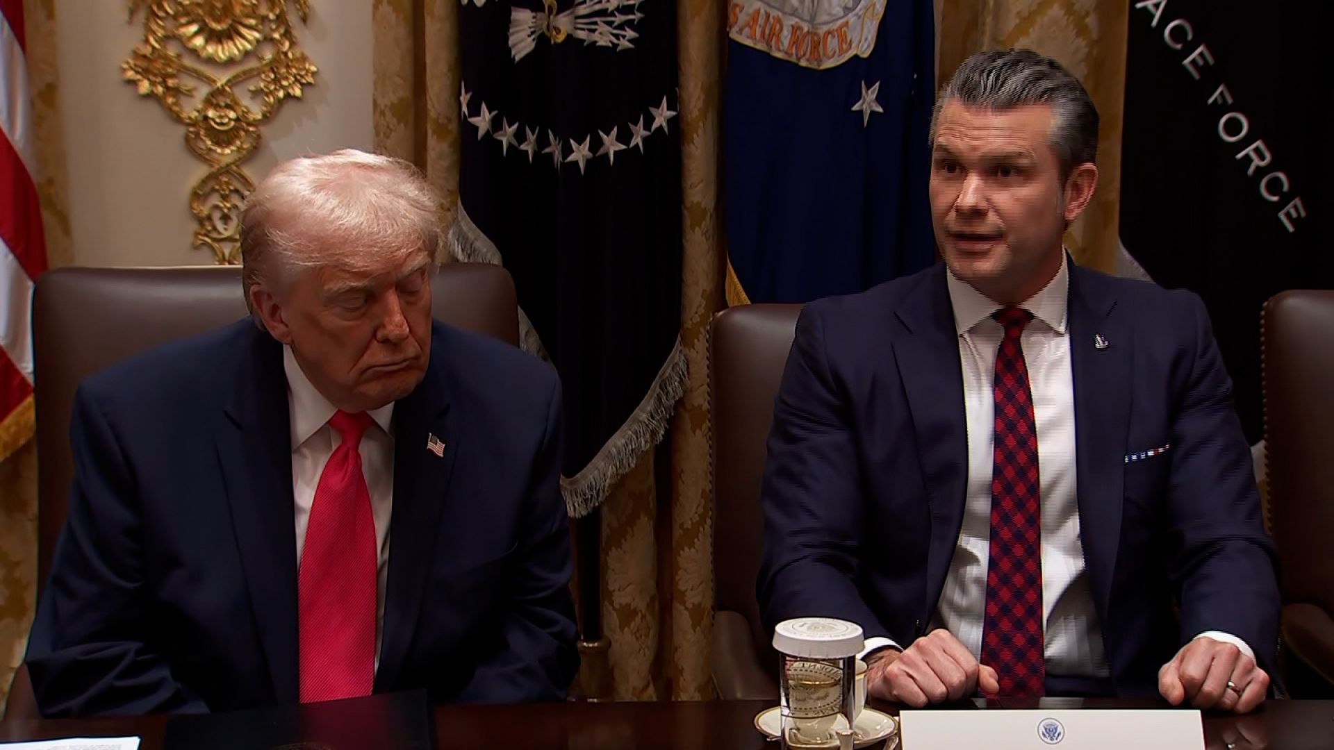 Pete Hegseth în timpul unei ședințe de cabinet