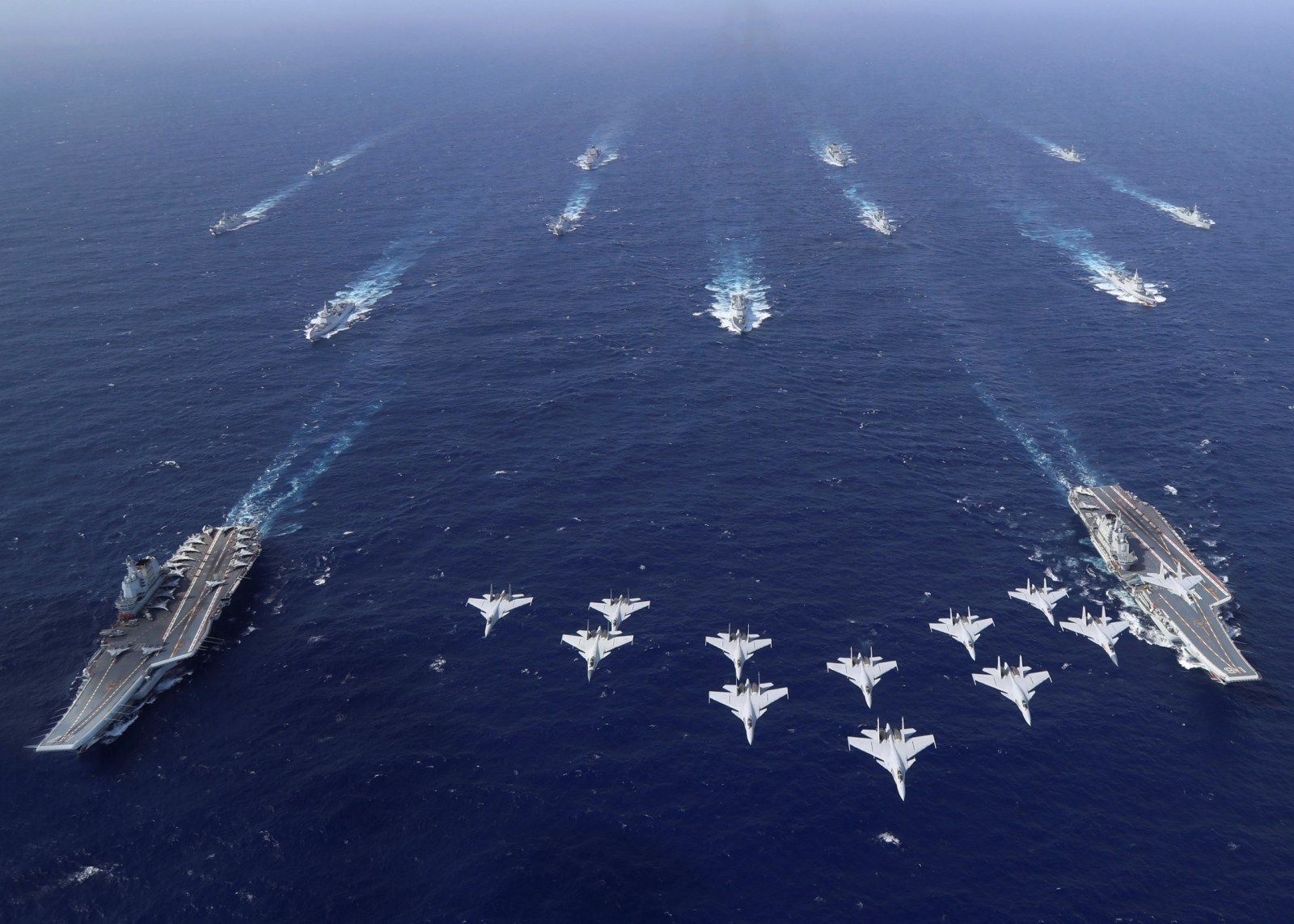 Portavionul american USS Gerald R. Ford pentru comparație