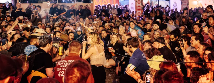 Casele de discuri independente plătesc aproape 80% din profituri către artiști