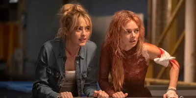 Sarah Michelle Gellar și Samara Weaving în primul trailer din "Ready or Not 2: Here I Come"