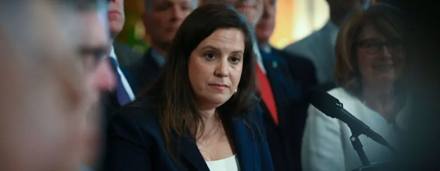 Stefanik și-a recuperat propunerea în proiectul de apărare