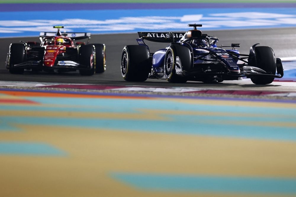 Lewis Hamilton în noile culori Ferrari