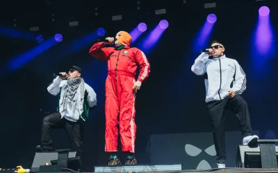 Kneecap depășește The Beatles în numărul de ascultători din Irlanda