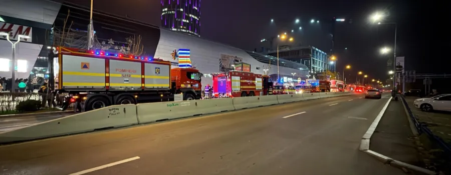 Incendiu într-un centru comercial din Sectorul 2, 1.100 de persoane evacuate