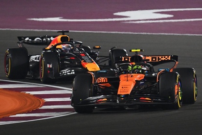 Max Verstappen și Lando Norris în cursă