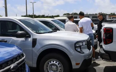 Prețurile mașinilor continuă să crească, modificări la vaccinuri