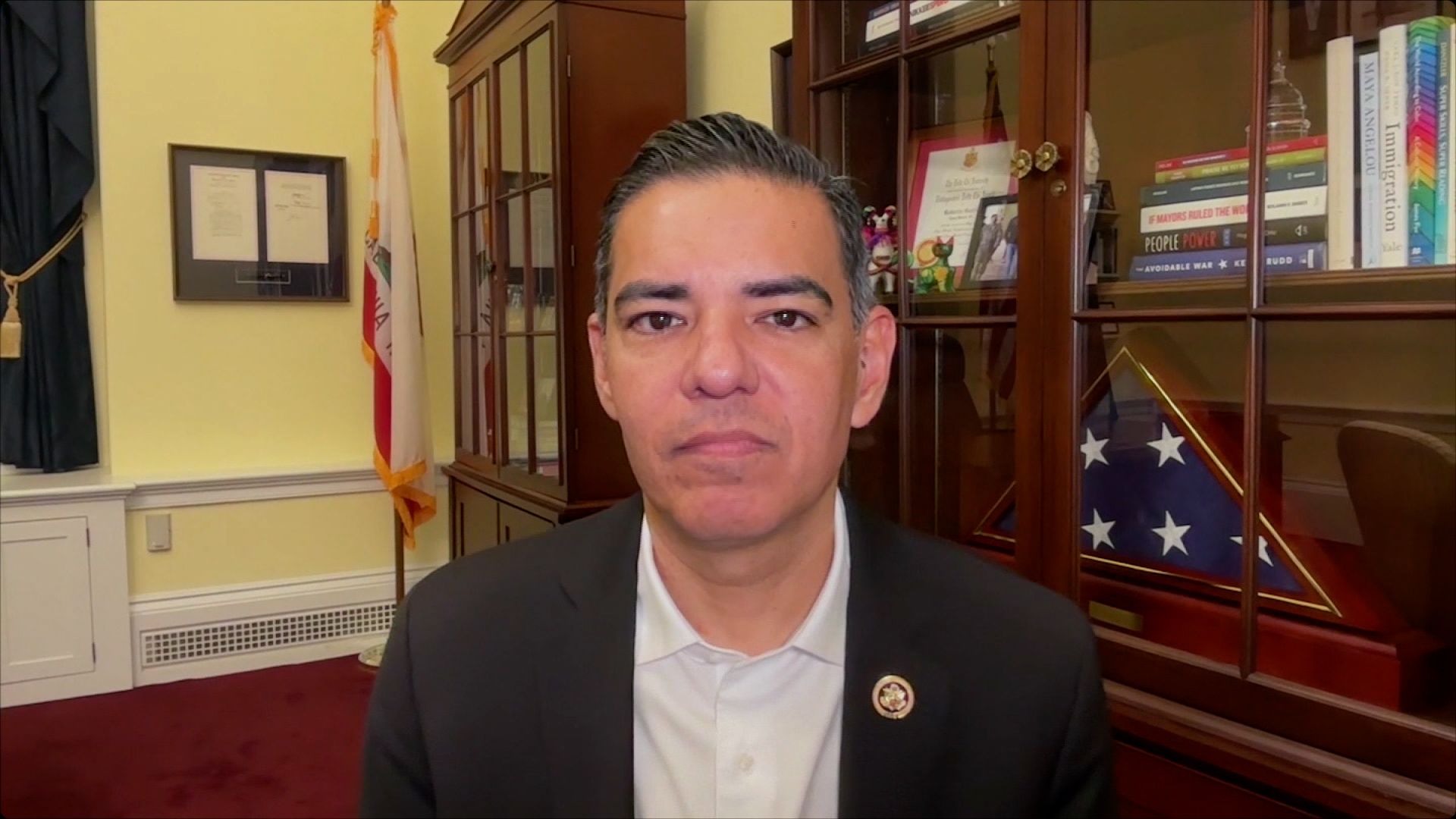 Reprezentantul democrat Robert Garcia