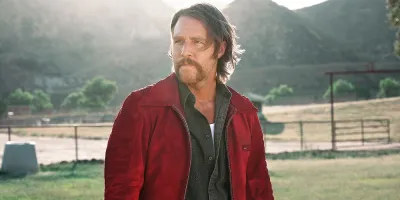 Mrs. Davis: sci-fi genial anulat după doar un sezon