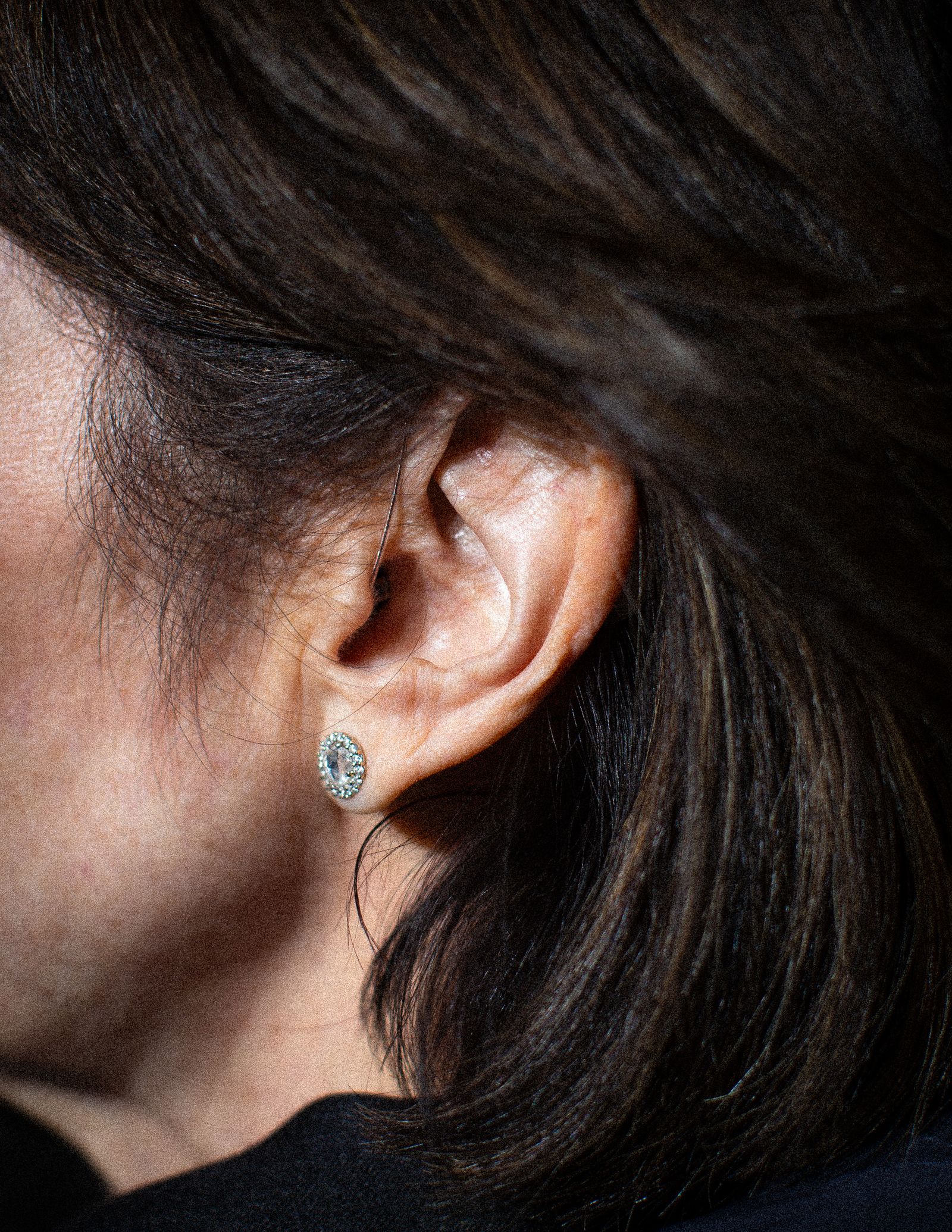 Aparatul auditiv Fortell pe ureche