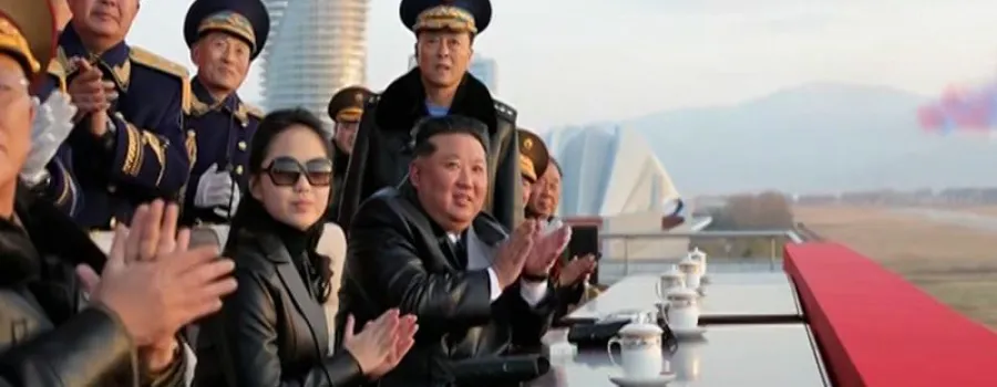 Kim Jong Un și fiica sa participă la aniversarea Forțelor Aeriene