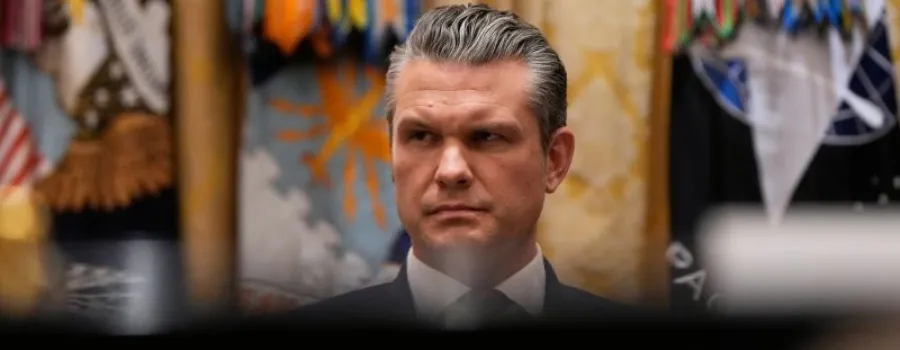 Hegseth supraviețuiește controverselor cu sprijinul lui Trump