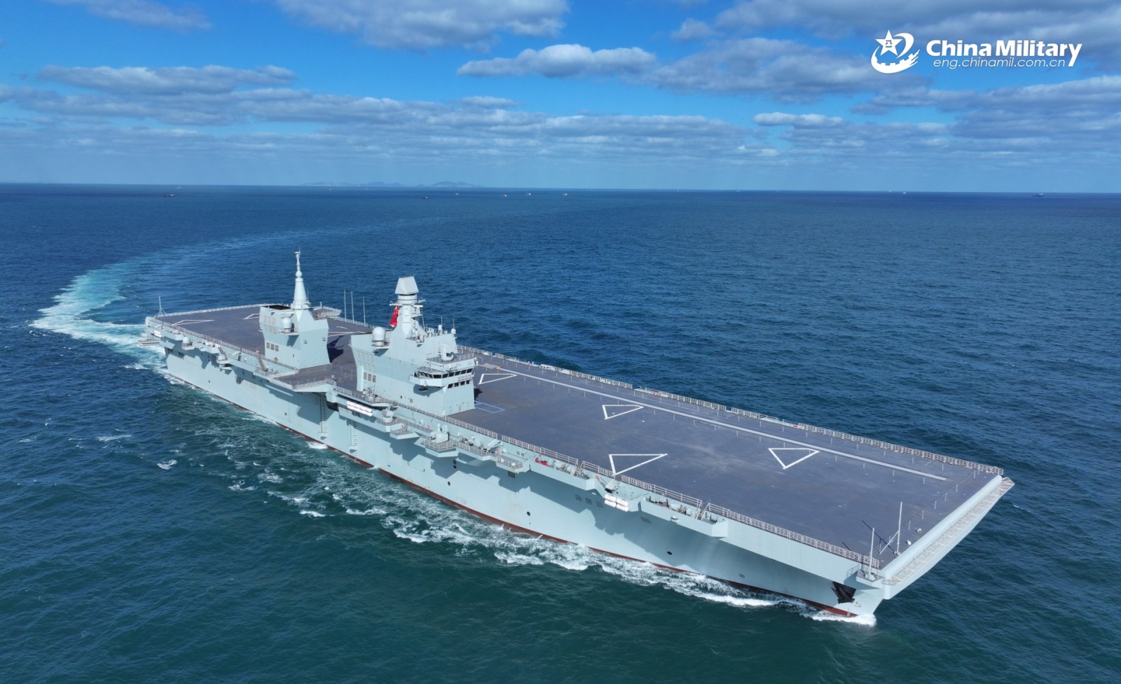 Nava chineză Type 076 în timpul testelor maritime