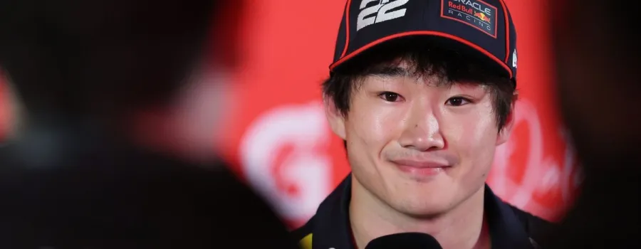 Yuki Tsunoda învață drift cu campionul James Deane