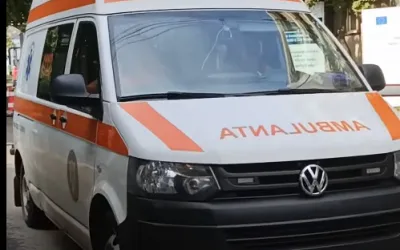 Femeie lovită de ambulanță în misiune pe o trecere de pietoni în Ploiești