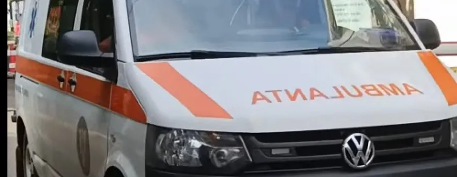 Femeie lovită de ambulanță în misiune pe o trecere de pietoni în Ploiești