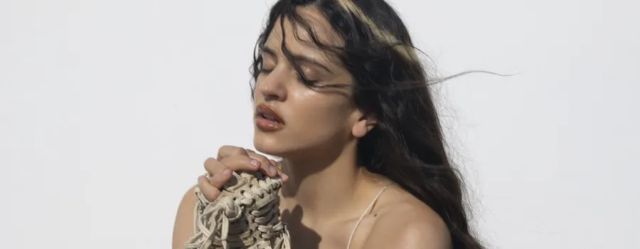 Rosalía anunță turneul mondial 'LUX' 2026 cu concert în Londra