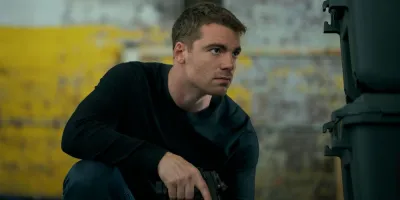 Netflix mută data de lansare pentru sezonul 3 din The Night Agent