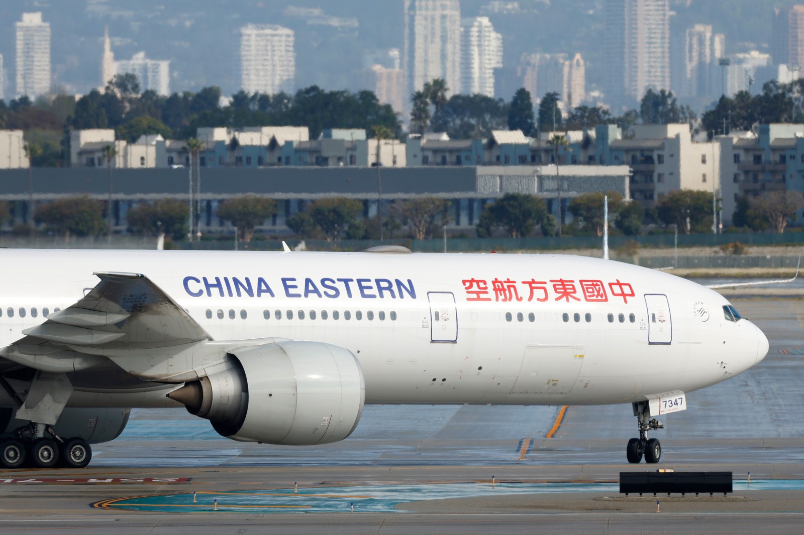 Avionul China Eastern Airlines